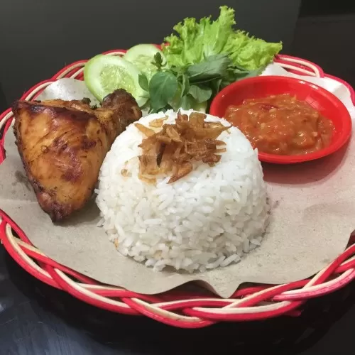 Nasi Ayam Goreng Lalapan